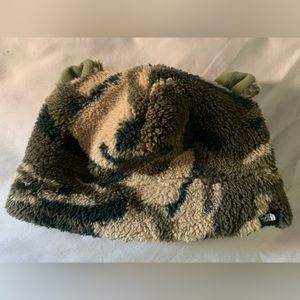 The North Face brand fuzzy hat for kids. Toddler age 3-5. Only worn once.